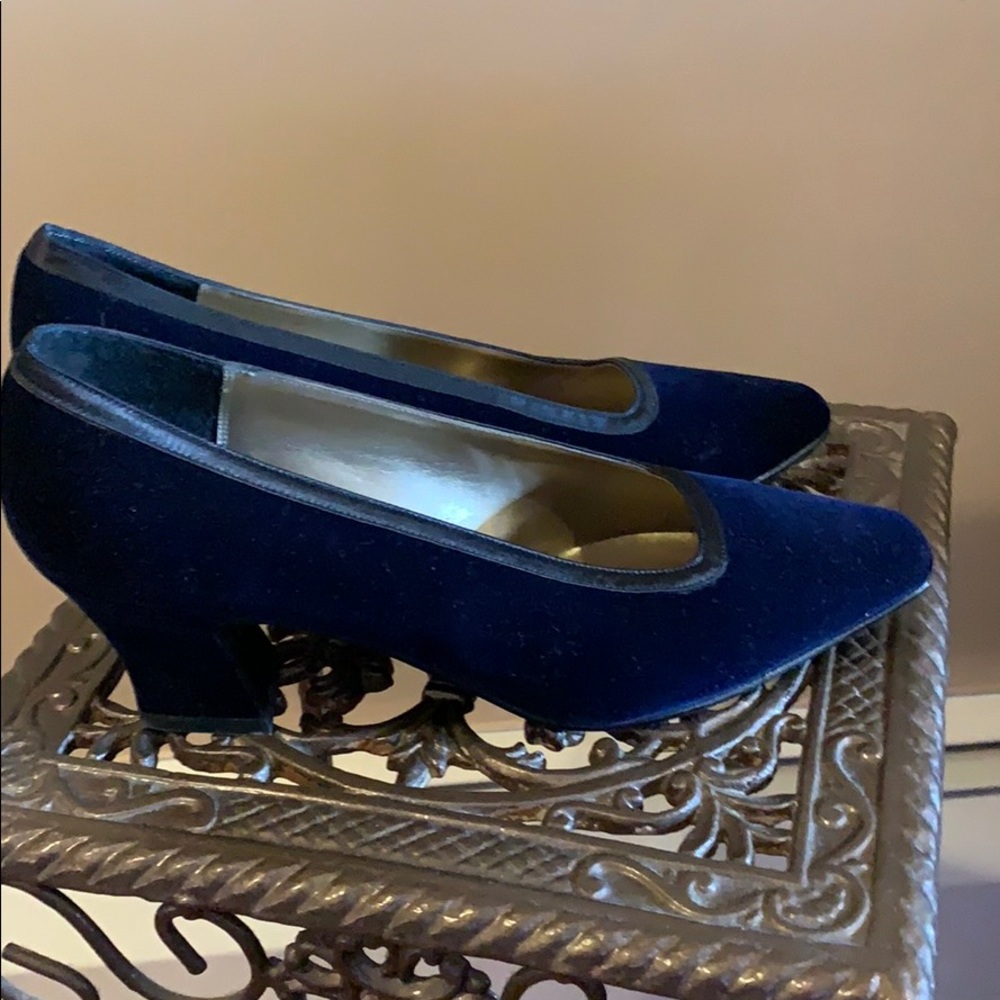 NINA Sz 9M Bocara Style Blue Velvet Heels